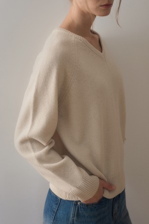 CLUEDE FINE WOOL V-NECK KNIT_IVORY