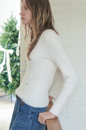 FEATHERY V-NECK SLIM FIT KNIT_IVORY