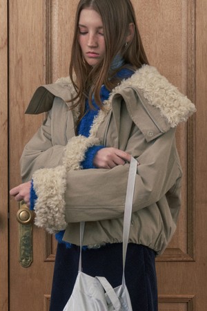 CURLY SHEARING JUMPER_BEIGE