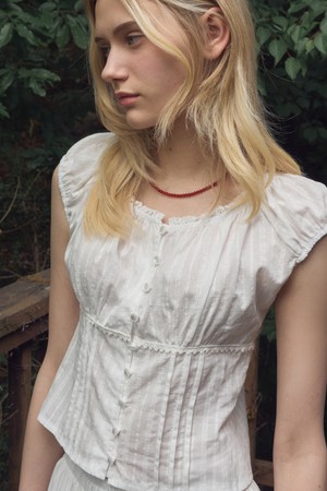 MORA LACE SHEERING PUNCHING CROP BLOUSE 2COL_IVORY