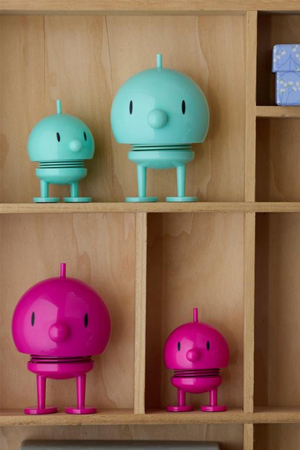 홉티미스트 클래식 범블M(민트)는 귀여운 디자인과 유니크한 스타일을 자랑하는 인테리어 소품입니다. ABS 소재로 제작되었으며, 터치 시 바운싱 움직임을 보여 보는 재미를 더합니다. 민트 색상으로 출시되어 산뜻한 분위기를 연출하며, 장식용 오브제나 선물용으로 활용하기 좋습니다. 컬렉터블 디자인으로 소장 가치를 높였으며, 기념일 에디션 출시를 통해 특별함을 더했습니다.
