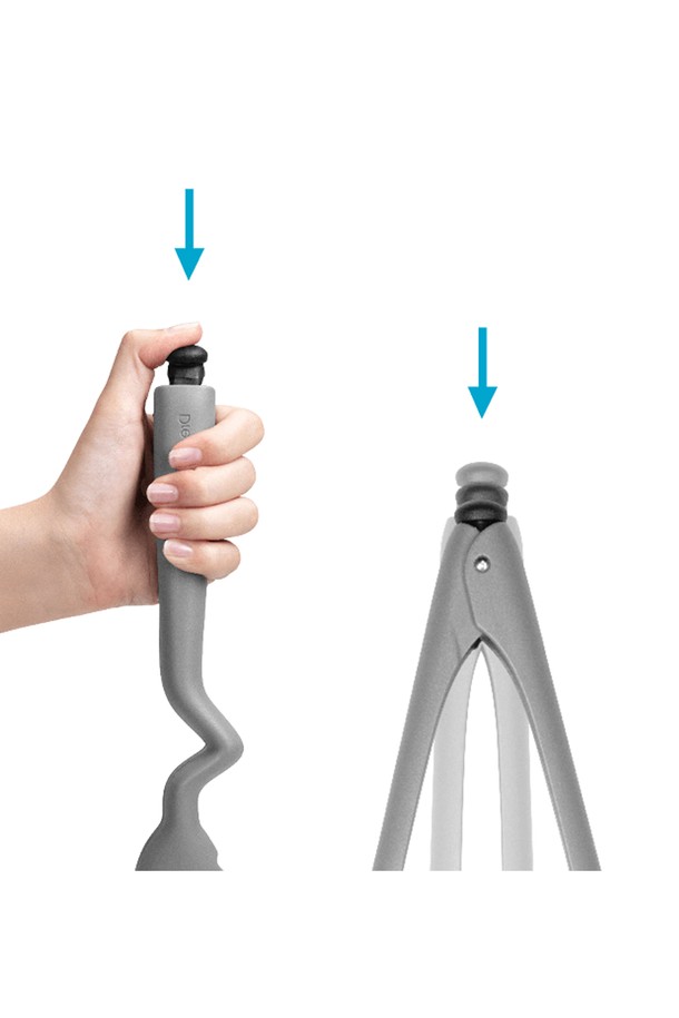 드림팜 클롱스라이트M(블랙)은 주방에서 음식을 서빙하기에 적합한 나일론 소재의 주방용품입니다. 블랙 컬러의 세련된 디자인에 와플 패턴이 적용되어 미끄럼 방지 기능을 제공하며, 곡선형 손잡이와 버튼식 디자인으로 한 손으로도 간편하게 조작할 수 있습니다. 최대 260°C의 내열온도를 견디며, 식기세척기 사용이 가능하여 위생적이고 편리하게 사용할 수 있습니다. 평평한 팁과 인체공학적 그립은 음식 서빙 시 편리함을 더합니다. 음식이 달라붙지 않아 깔끔한 사용이 가능합니다.
