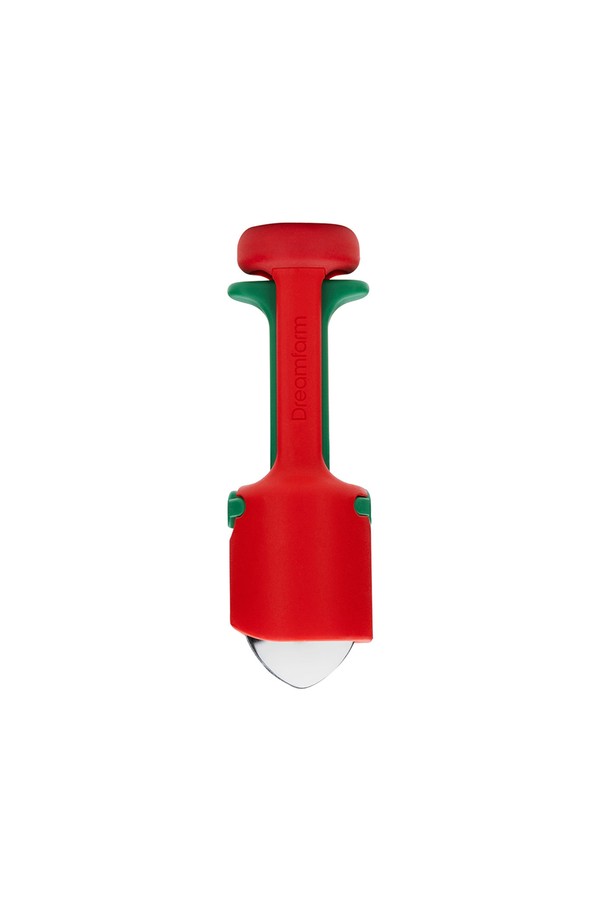 드림팜 훌라핏-과일탈피기는 과일 꼭지 제거, 씨 제거, 파인애플 눈 제거, 과즙 튀김 방지, 잠금 기능까지 갖춘 3-in-1 다기능 주방용품입니다. 레드와 그린 색상으로 제공되며, PP, 나일론, 스테인레스스틸 소재로 제작되어 내구성이 뛰어납니다. 원형 블레이드 디자인과 이중 공간 설계를 통해 효율적인 사용이 가능하며, 안전 보관을 위한 잠금장치가 있습니다. 딸기, 토마토, 체리, 올리브, 파인애플 등 다양한 과일의 손질을 간편하게 도와줍니다. 사이즈는 12.6cm X 4.5cm, 무게는 70g으로, 시트업 디자인과 스프링 장착 플런저 메커니즘으로 편리함을 더했습니다.
