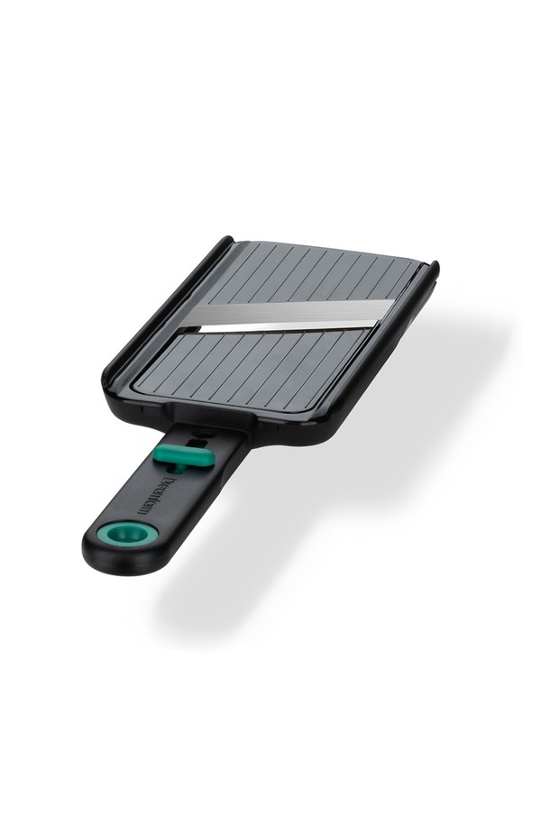 드림팜 노쿠투-야채 슬라이서는 주방에서 요리의 편리함을 더해줄 필수품입니다. 3단계 두께 조절 기능(1mm, 2mm, 3mm)으로 재료 손질을 원하는 대로 할 수 있으며, 초정밀 일본산 스테인리스 블레이드가 깔끔한 슬라이스를 보장합니다. 유연한 손가락 보호대와 트랙 이동식 보호대, 미끄럼 방지 받침대 디자인은 안전하고 안정적인 사용을 돕습니다. 마지막 조각까지 안전하게 커팅할 수 있으며, 음식 조각이 끼지 않는 구조로 위생적인 사용이 가능하며, 식기세척기 사용이 가능하여 간편하게 관리할 수 있습니다. 크기는 28.5cm x 9cm, 무게는 200g입니다.
