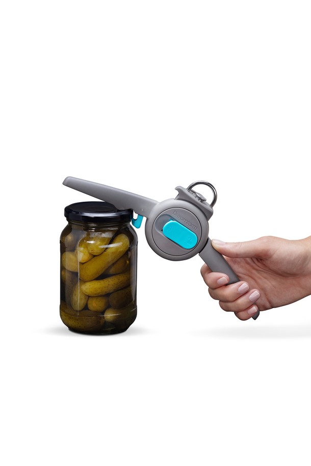 드림팜 도프너-통조림 따개는 주방의 필수품으로, 폴리프로필렌과 스테인리스 스틸 소재로 제작되어 내구성이 뛰어납니다. 19.5cm x 6.8cm 크기로 한 손에 잡기 편안하며, 150g의 가벼운 무게로 사용이 용이합니다. 본 제품은 통조림 오프너, 병따개, 링 오프너 기능을 하나로 제공하여 실용성을 높였습니다. 'Sit-Up 디자인'과 곡선형 연결부, 버튼식 잠금장치로 안전하고 위생적인 사용을 보장하며, 강화된 스테인리스 스틸 커팅휠과 테이블/바닥 접촉 방지 설계를 통해 더욱 편리하게 사용할 수 있습니다.
