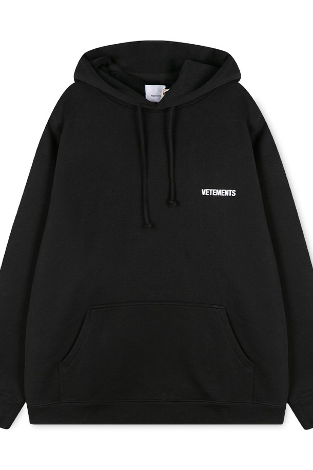 VETEMENTS - 긴팔티셔츠 - 베트멍 여성 후드 백로고 블랙 후드티 UAH21TR535 1601 BLACK