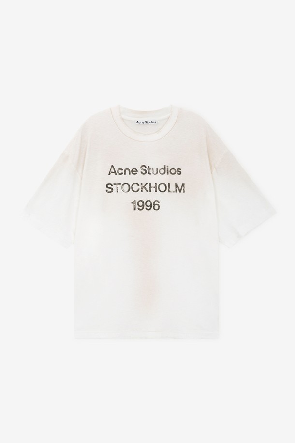 Acne Studios - 반팔티셔츠 - 아크네 남성 로고 프린팅 더스티 화이트 반팔티 CL0196 DC6