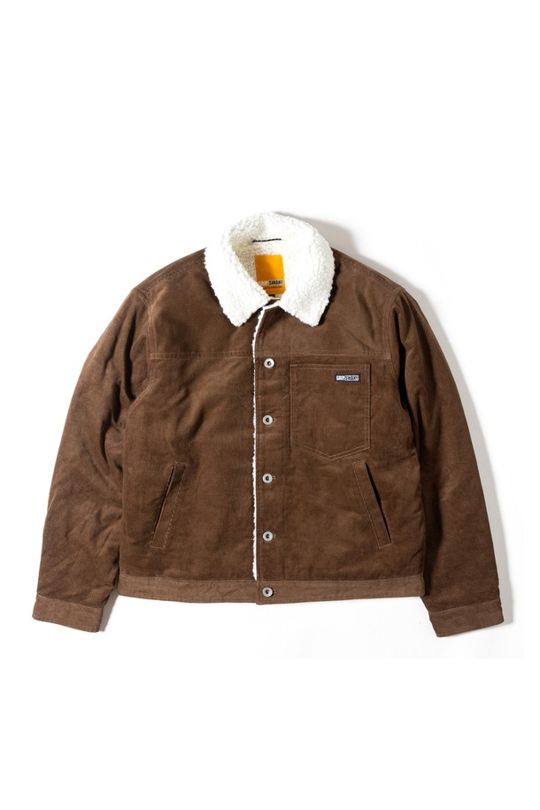 [GSMJ-059] SHERPA TRUCKER JACKET MOCHA는 남녀 모두 착용 가능한 오버핏 트러커 재킷입니다. 톤 다운된 모카 컬러의 코듀로이 소재로 제작되어 부드러운 촉감을 선사하며, 가을과 겨울에 따뜻하게 착용할 수 있습니다. 안감은 퍼(fur)로 되어 있어 보온성을 높였으며, 레이어드하여 다양한 스타일을 연출할 수 있습니다. 데이트룩, 출근룩 등 캐주얼, 클래식, 미니멀한 스타일에 모두 잘 어울립니다.
