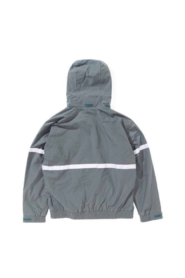 [GSMJ-055] 리플렉티브 라인 필드 재킷 모스 그린은 일상과 아웃도어 활동 모두에 적합한 남녀 공용 아우터입니다. 모스 그린 컬러의 무지 디자인으로 밀리터리 및 스포티 스타일을 연출하며, 봄, 가을, 겨울 세 계절 모두 착용 가능합니다. 레귤러핏의 긴 소매 필드 재킷으로, 후드 탈부착이 가능하며, 리플렉티브 테이프 디테일과 발수 기능, 기모 메쉬 안감을 갖춰 기능성을 높였습니다. 여행, 캠핑, 등산 등 다양한 TPO에 캐주얼, 고프코어, 스포티 스타일로 활용할 수 있는 두꺼운 두께의 재킷입니다.
