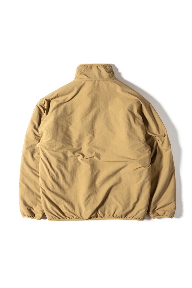 [GSMJ-060] 리버시블 재킷 4.0 베이지는 가을, 겨울 시즌 착용하기 좋은 아우터입니다. 베이지, 오렌지, 그린 세 가지 색상으로 출시되었으며, 밀리터리, 캐주얼 스타일을 모두 소화할 수 있습니다. 카모 패턴과 레귤러핏 디자인으로, 여행룩이나 캠핑룩, 고프코어 스타일을 연출하기 좋습니다. 두꺼운 두께감과 나일론, 보아 소재, 발수 기능으로 제작되어 실용성을 더했습니다. 집업 여밈 방식과 긴 소매 기장으로 편안하게 착용할 수 있는 리버시블 재킷입니다.
