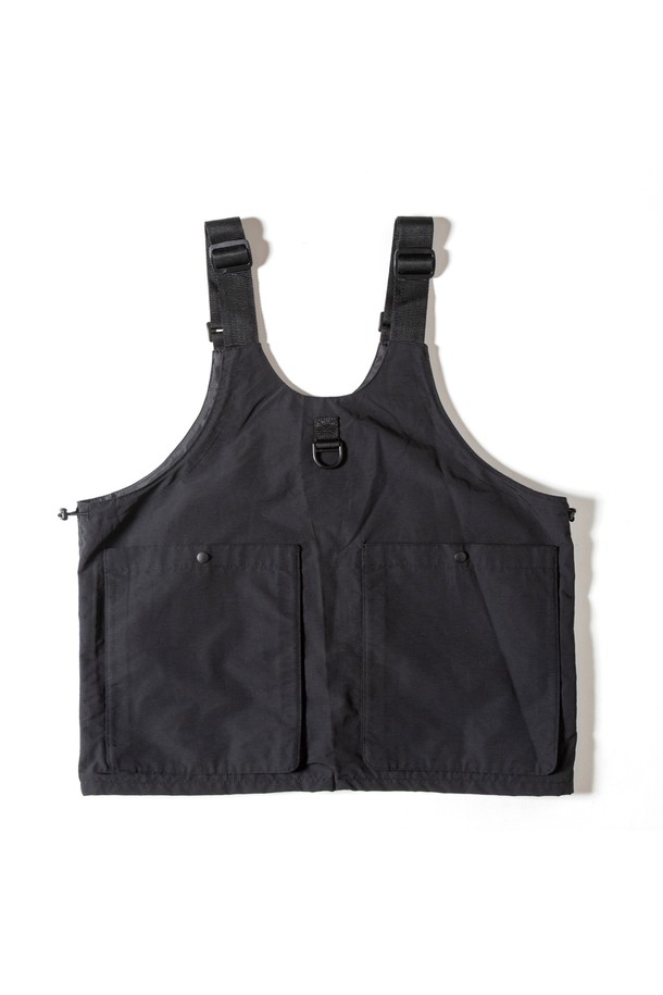 [GSMV-063] 기어 백 베스트 5.0 블랙은 아웃도어 활동과 일상에서 모두 활용 가능한 남성용 베스트입니다. 사계절 착용 가능하며, 밀리터리, 스포티 스타일을 연출할 수 있습니다. 레귤러 핏에 라운드넥 디자인으로, 뻣뻣한 촉감의 나일론, 폴리에스터 혼방 소재로 제작되었습니다. 다수의 수납공간과 지퍼 디테일, 2WAY 디자인, 토트백 변형 기능, 기어백 스타일을 갖춰 수납과 사이즈 조절이 용이합니다. 여행, 캠핑, 등산 등 다양한 TPO에 고프코어, 스포티, 워크웨어 스타일로 활용하기 좋습니다.
