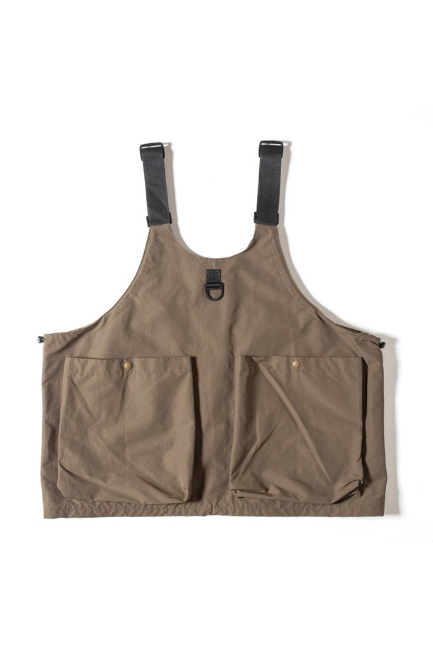 [GSMV-063] 기어 백 베스트 5.0 카키는 아웃도어 및 일상에서 활용하기 좋은 공용 베스트입니다. 봄, 가을에 적합하며, 밀리터리, 아웃도어 스타일을 연출할 수 있습니다. 60/40 크로스 소재를 사용하여 뻣뻣한 촉감을 주며, 백팩 수준의 수납력을 자랑합니다. 하단 지퍼를 열어 토트백으로 변형하여 2WAY 사용이 가능합니다. 여행, 캠핑, 등산 등 다양한 TPO(Time, Place, Occasion)에 고프코어, 캐주얼, 워크웨어 스타일로 연출해 보세요.
