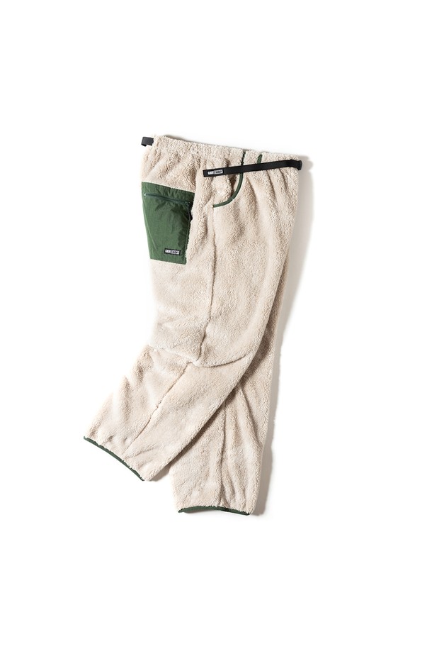 [GSMCP-064] 코랄 플리스 팬츠 라이트 베이지는 부드러운 코랄 플리스 소재로 제작되어 푹신한 촉감과 뛰어난 보온성을 제공하는 겨울철 필수 아이템입니다. 일상, 산책, 여행 등 다양한 TPO에 활용하기 좋은 캐주얼 스타일의 레귤러핏 긴 바지입니다. 라이트 베이지 컬러의 무지 디자인으로 미니멀하고 클래식한 분위기를 연출합니다. 밴딩 처리되어 편안한 착용감을 선사하며, 두꺼운 두께감으로 따뜻하게 몸을 감싸줍니다. 세탁 시에는 세탁망 사용 및 찬물 세탁을 권장하며, 건조기 사용은 피해주세요.
