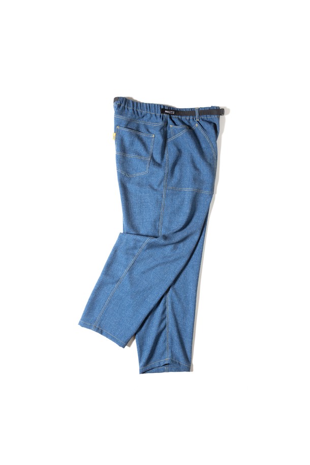 [GSMP-068] 데님 라이크 팬츠 루즈 핏 라이트 인디고는 캐주얼 스타일을 위한 데님 팬츠입니다. 봄, 여름 시즌에 적합하며, 가볍고 부드러운 촉감의 데님 소재로 제작되었습니다. 루즈핏, 와이드, 테이퍼드 핏을 아우르는 디자인으로 편안한 착용감을 선사하며, UV 차단, 속건, 항균 기능을 갖추었습니다. 라이트 인디고 컬러와 무지 패턴으로 미니멀한 스타일을 연출하기 좋습니다.
