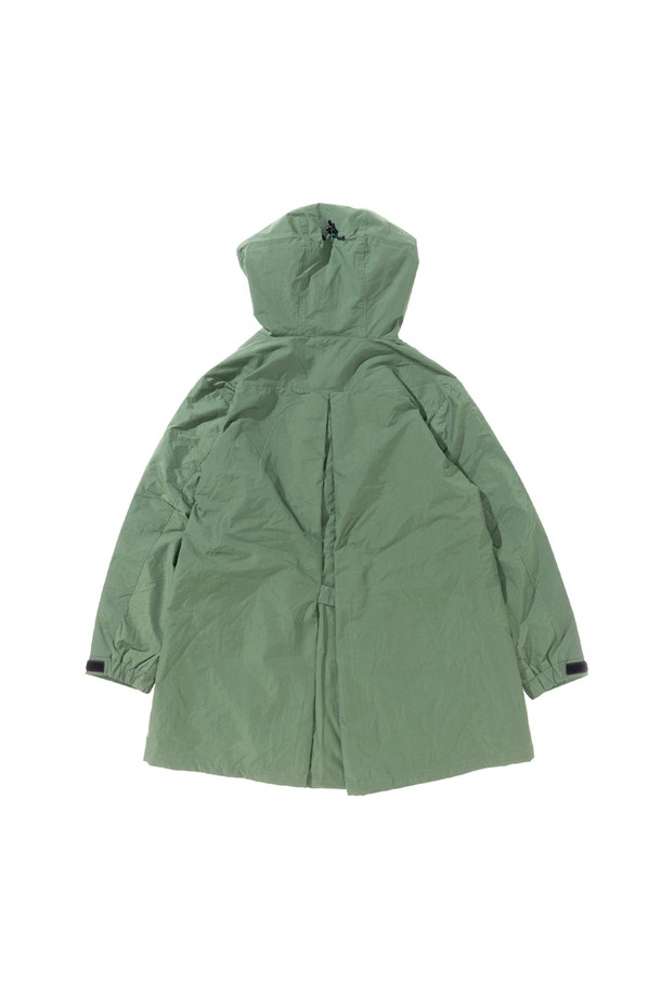 [GSWJ-081] 브러쉬드 메쉬 라이닝 코트 그린은 여성스러운 스타일을 연출하는 미디엄 기장의 후디 코트입니다. 그린 컬러의 무지 디자인으로, 가을과 겨울에 따뜻하게 착용할 수 있습니다. A라인 핏에 집업 방식으로 편안하게 여밀 수 있으며, 발수 기능과 보온성을 갖춰 일상 및 아웃도어 활동에 적합합니다. 특히 플리츠 디테일과 부드러운 촉감의 기모 안감, 메쉬 라이닝으로 고급스러움을 더했습니다. 여행룩, 산책룩 등 다양한 TPO에 미니멀, 캐주얼, 클래식 스타일로 활용하기 좋습니다.
