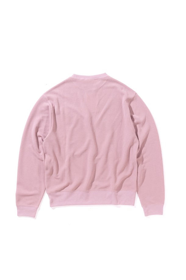 [GSWCT-089] 여성 써멀 L/S 티셔츠는 부드러운 촉감의 폴리에스터 소재로 제작되어 봄, 가을 간절기에 적합한 긴팔 티셔츠입니다. 은은한 핑크 컬러와 미니멀하고 베이직한 스타일로 어떤 룩에도 자연스럽게 매치됩니다. 라운드넥에 루즈핏으로 편안한 착용감을 제공하며, 와플 패턴이 돋보입니다. UV 차단, 흡습, 속건 기능과 안티 필링 처리로 실용성을 더했습니다. 데일리룩, 캐주얼룩, 클래식룩 등 다양한 스타일을 연출할 수 있습니다.
