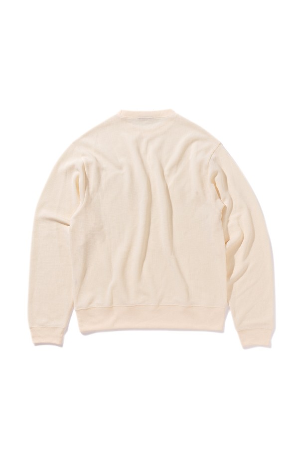 [GSWCT-089] 여성 써멀 긴소매 티셔츠 크림은 미니멀하고 베이직한 스타일의 여성용 티셔츠입니다. 부드러운 촉감의 폴리에스테르 와플 소재로 제작되어 사계절 내내 편안하게 착용할 수 있습니다. 넉넉한 루즈핏과 라운드넥 디자인으로 활동성을 높였으며, UV 차단, 속건 기능과 안티 파일링 기능으로 실용성을 더했습니다. 일상 및 산책룩에 적합하며, 리사이클 소재를 사용하여 환경까지 생각한 제품입니다. 크림 컬러로 어떤 하의에도 손쉽게 매치할 수 있습니다.
