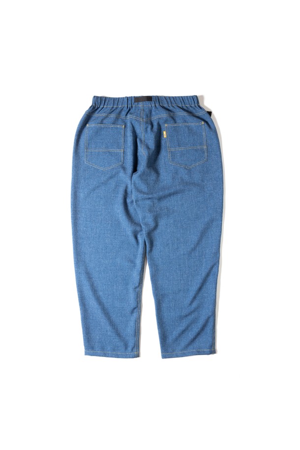 [GSMP-068] 데님 라이크 팬츠 루즈 핏 라이트 인디고는 캐주얼 스타일을 위한 데님 팬츠입니다. 봄, 여름 시즌에 적합하며, 가볍고 부드러운 촉감의 데님 소재로 제작되었습니다. 루즈핏, 와이드, 테이퍼드 핏을 아우르는 디자인으로 편안한 착용감을 선사하며, UV 차단, 속건, 항균 기능을 갖추었습니다. 라이트 인디고 컬러와 무지 패턴으로 미니멀한 스타일을 연출하기 좋습니다.
