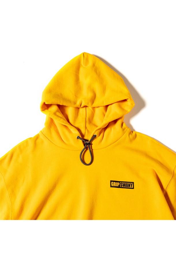 GS 스웨트 후디 옐로우 '[GSMCT-075]'는 면 소재의 루즈핏 후드 티셔츠입니다. 부드러운 촉감과 베이직한 디자인으로 캐주얼, 미니멀 스타일을 연출하기 좋습니다. 봄, 가을, 겨울 모두 착용 가능하며, 캠핑룩 또는 집콕룩으로 활용하기 좋습니다. 옐로우 컬러의 무지 디자인에 코드 스토퍼로 후드 조절이 가능하며, 아즈마 뒷면 기계 제작으로 제작되었습니다. 긴 소매 기장의 레귤러 기장 상의로 편안하게 착용할 수 있습니다.
