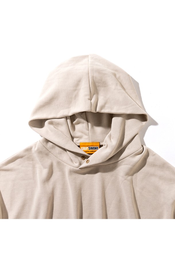 [GSWCT-087] 크롭 후디 베이지는 여성용으로, 봄, 가을에 어울리는 미니멀 스타일의 후드티입니다. 크롭 기장과 긴 소매 디자인으로 트렌디함을 더했으며, 베이지 색상에 로고 패턴으로 포인트를 주었습니다. 부드러운 촉감의 폴리에스테르 소재로 제작되어 편안한 착용감을 선사하며, UV 차단, 흡습, 속건 기능으로 실용성까지 갖춘 제품입니다. 안티 파일링 기능으로 옷감의 보풀 발생을 줄여 오랫동안 깔끔하게 입을 수 있습니다. 일상 속 캐주얼 룩 연출에 적합한 아이템입니다.
