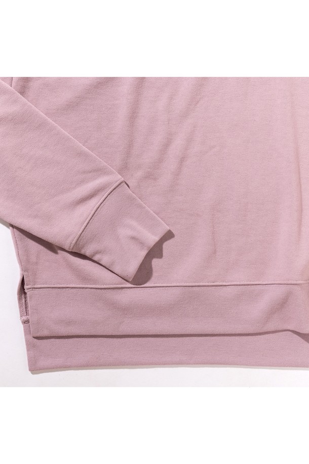 [GSWCT-087] 크롭 후디 핑크는 여성들을 위한 미니멀 캐주얼 스타일의 후드티입니다. 봄, 가을에 어울리는 이 후디는 부드러운 촉감의 폴리에스테르 소재로 제작되어 편안한 착용감을 선사합니다. 크롭 기장과 핑크 컬러가 산뜻한 분위기를 연출하며, 무지 디자인에 로고 디테일이 더해져 포인트를 줍니다. UV 차단, 흡습, 속건, 안티필링 기능으로 기능성까지 갖췄으며, 리사이클 소재를 사용하여 환경까지 생각했습니다.
