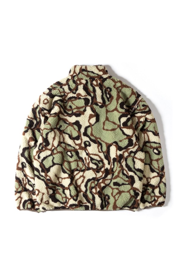 [GSMJ-060] 리버시블 재킷 4.0 브라운은 남성용 리버시블 자켓입니다. 가을과 겨울에 착용하기 좋으며, 밀리터리 및 캐주얼 스타일을 연출할 수 있습니다. 브라운 컬러의 카모 패턴 디자인에 레귤러핏으로 제작되었으며, 나일론 소재를 사용하여 두꺼운 두께감과 부드러운 촉감을 제공합니다. 발수 기능을 갖추고 있어 일상생활은 물론 여행룩과 캠핑룩에도 적합하며, 집업 여밈 방식과 긴 소매 기장으로 편안하게 착용할 수 있습니다.
