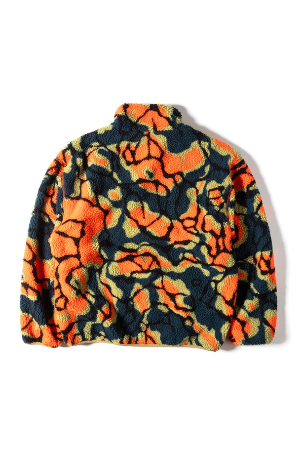 [GSMJ-060] 리버시블 재킷 4.0 베이지는 가을, 겨울 시즌 착용하기 좋은 아우터입니다. 베이지, 오렌지, 그린 세 가지 색상으로 출시되었으며, 밀리터리, 캐주얼 스타일을 모두 소화할 수 있습니다. 카모 패턴과 레귤러핏 디자인으로, 여행룩이나 캠핑룩, 고프코어 스타일을 연출하기 좋습니다. 두꺼운 두께감과 나일론, 보아 소재, 발수 기능으로 제작되어 실용성을 더했습니다. 집업 여밈 방식과 긴 소매 기장으로 편안하게 착용할 수 있는 리버시블 재킷입니다.
