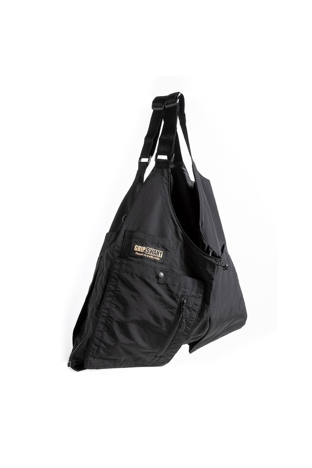 [GSMV-063] 기어 백 베스트 5.0 블랙은 아웃도어 활동과 일상에서 모두 활용 가능한 남성용 베스트입니다. 사계절 착용 가능하며, 밀리터리, 스포티 스타일을 연출할 수 있습니다. 레귤러 핏에 라운드넥 디자인으로, 뻣뻣한 촉감의 나일론, 폴리에스터 혼방 소재로 제작되었습니다. 다수의 수납공간과 지퍼 디테일, 2WAY 디자인, 토트백 변형 기능, 기어백 스타일을 갖춰 수납과 사이즈 조절이 용이합니다. 여행, 캠핑, 등산 등 다양한 TPO에 고프코어, 스포티, 워크웨어 스타일로 활용하기 좋습니다.
