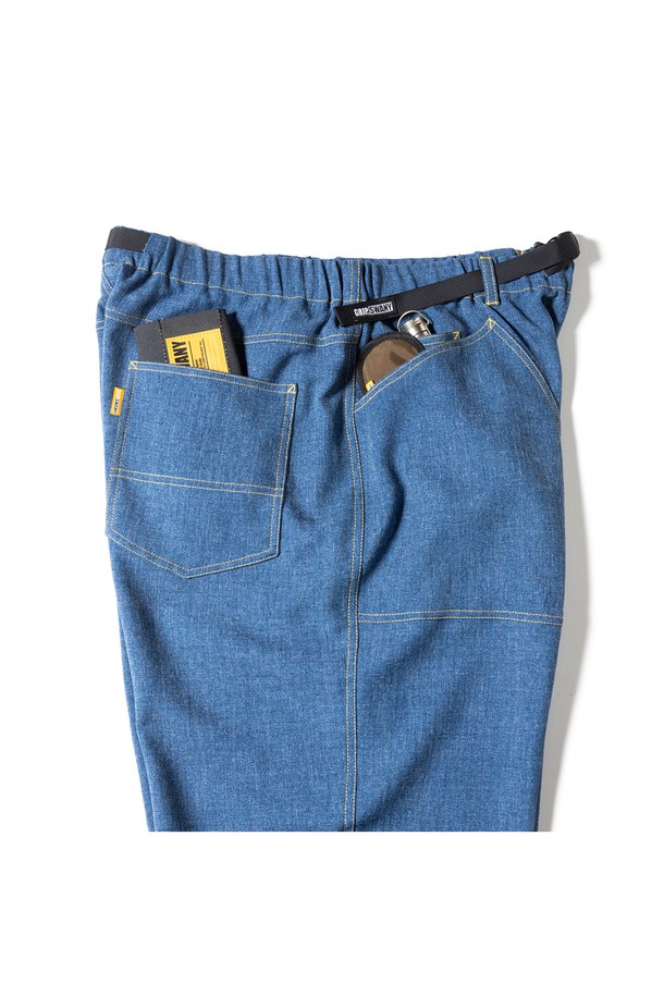 [GSMP-068] 데님 라이크 팬츠 루즈 핏 라이트 인디고는 캐주얼 스타일을 위한 데님 팬츠입니다. 봄, 여름 시즌에 적합하며, 가볍고 부드러운 촉감의 데님 소재로 제작되었습니다. 루즈핏, 와이드, 테이퍼드 핏을 아우르는 디자인으로 편안한 착용감을 선사하며, UV 차단, 속건, 항균 기능을 갖추었습니다. 라이트 인디고 컬러와 무지 패턴으로 미니멀한 스타일을 연출하기 좋습니다.
