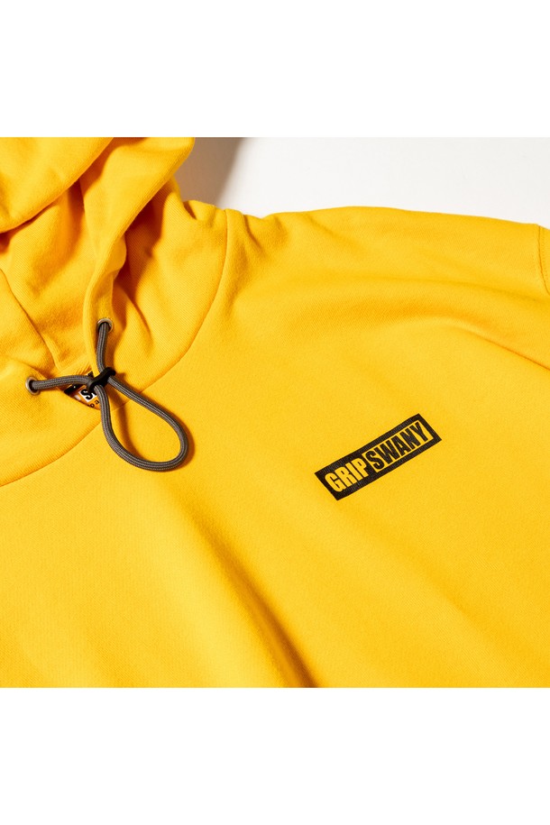 GS 스웨트 후디 옐로우 '[GSMCT-075]'는 면 소재의 루즈핏 후드 티셔츠입니다. 부드러운 촉감과 베이직한 디자인으로 캐주얼, 미니멀 스타일을 연출하기 좋습니다. 봄, 가을, 겨울 모두 착용 가능하며, 캠핑룩 또는 집콕룩으로 활용하기 좋습니다. 옐로우 컬러의 무지 디자인에 코드 스토퍼로 후드 조절이 가능하며, 아즈마 뒷면 기계 제작으로 제작되었습니다. 긴 소매 기장의 레귤러 기장 상의로 편안하게 착용할 수 있습니다.
