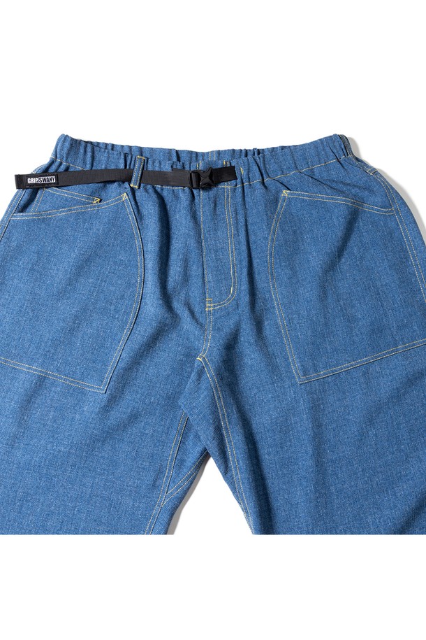 [GSMP-068] 데님 라이크 팬츠 루즈 핏 라이트 인디고는 캐주얼 스타일을 위한 데님 팬츠입니다. 봄, 여름 시즌에 적합하며, 가볍고 부드러운 촉감의 데님 소재로 제작되었습니다. 루즈핏, 와이드, 테이퍼드 핏을 아우르는 디자인으로 편안한 착용감을 선사하며, UV 차단, 속건, 항균 기능을 갖추었습니다. 라이트 인디고 컬러와 무지 패턴으로 미니멀한 스타일을 연출하기 좋습니다.
