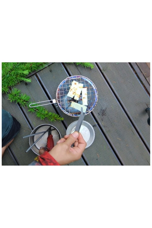 99.96% 순수 티타늄 소재로 제작된 백컨트리 티타늄 클립 백패킹 집게는 캠핑, 백패킹, 아웃도어 쿠킹에 적합하며, 실버 색상의 공용 캠핑용품입니다. 스테인리스 대비 2배 가볍고, 스틸 대비 2배 강하며, 알루미늄 대비 6배 단단한 것이 특징이며, 클립형 디자인으로 제작되었습니다. FDA 안전성 테스트를 통과한 무독성 제품으로, 경량, 내열성, 내부식성이 뛰어납니다.
