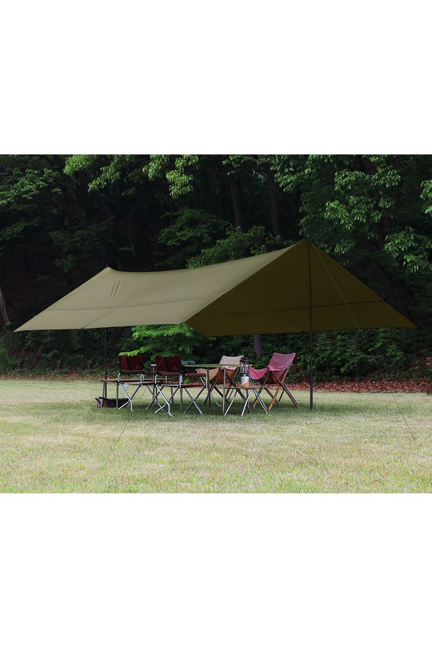 백컨트리 실타프 그란데 사각 대형 캠핑 렉타 타프는 4-8인용으로 사용하기 적합하며, 캠핑 및 아웃도어 활동에 유용한 사계절용 타프입니다. 440x440cm의 넉넉한 크기를 자랑하는 이 렉타 타프는 나일론 소재로 제작되어 방수 및 자외선 차단 기능을 제공합니다. 무지 패턴의 사각형 디자인이 돋보입니다.

