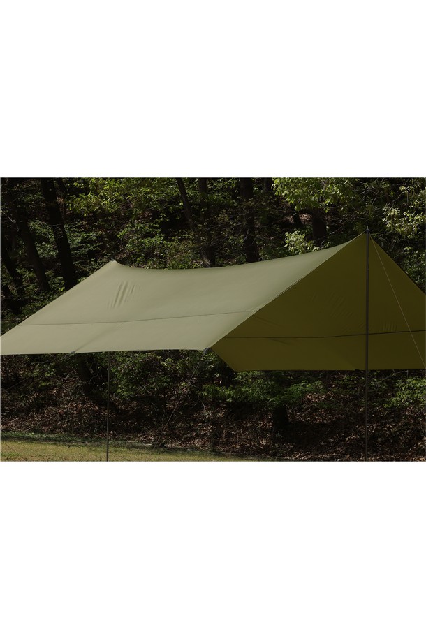 백컨트리 실타프 그란데 사각 대형 캠핑 렉타 타프는 4-8인용으로 사용하기 적합하며, 캠핑 및 아웃도어 활동에 유용한 사계절용 타프입니다. 440x440cm의 넉넉한 크기를 자랑하는 이 렉타 타프는 나일론 소재로 제작되어 방수 및 자외선 차단 기능을 제공합니다. 무지 패턴의 사각형 디자인이 돋보입니다.
