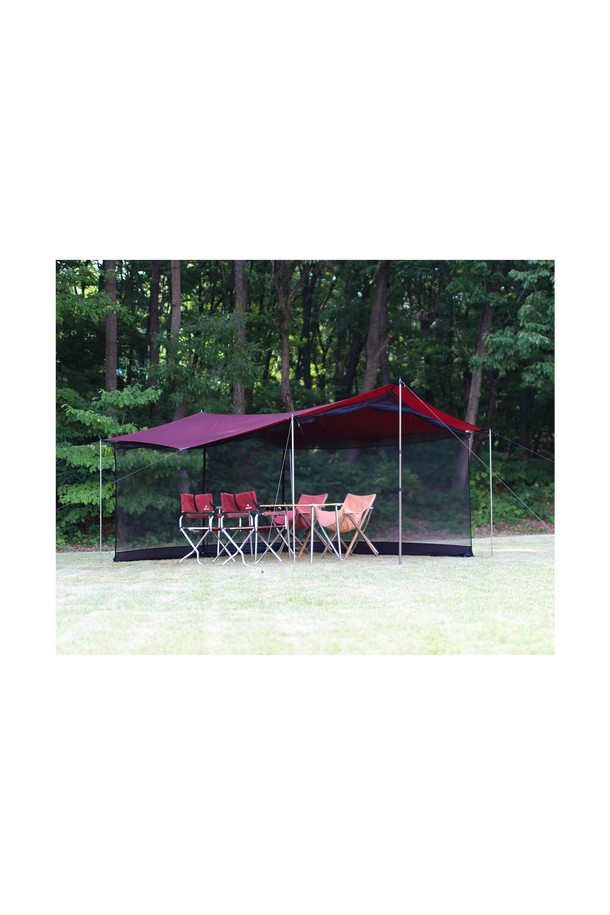 블랙 색상의 백컨트리 메쉬 텐트는 나일론과 메쉬 소재를 사용하여 통기성이 뛰어나며, UV 차단 기능까지 갖춰 캠핑과 아웃도어 활동에 적합합니다. 설치 크기는 300 x 240 x 171cm이며, 수납 크기는 33 x 16cm로 휴대성이 용이하고, 본체 무게는 1300g, 총중량은 1450g입니다. 단독 설치는 물론 타프 스크린 연결도 가능하며, 코너 스트랩 텐션 조절 및 6포인트 분리 기능으로 편리성을 더했고, 본체, 캐리백, V팩 10개, 팩 테이프, 코드 슬림 6세트가 함께 제공됩니다.
