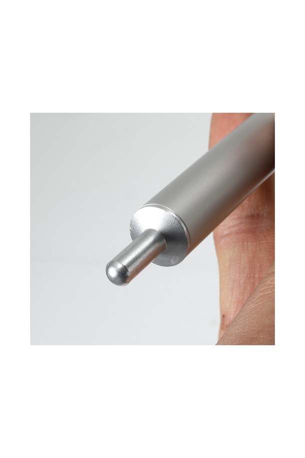 캠핑 및 아웃도어 활동에 적합한 백컨트리 240쉘터 얼티메이트 이지폴 DAC는 라이트 그레이/블랙 색상의 알루미늄 소재 쉘터/텐트 폴대입니다. 총 길이 14,177mm, 무게 27kg, 두께 14.5-15mm의 이 제품은 빠른 설치가 가능하며, 별도의 지면 고정 없이도 형태 유지력과 코너 안정성이 우수합니다. 수평바 4개, 수직바 4개, 클램프 5개, 탄성밴드 커넥터, SF 몰드 롱팁, 락팁으로 구성되어 있으며, 아노다이징 마감과 수직/수평바 연결부 디자인이 돋보이는 조립식 쉘터/텐트 폴대입니다.
