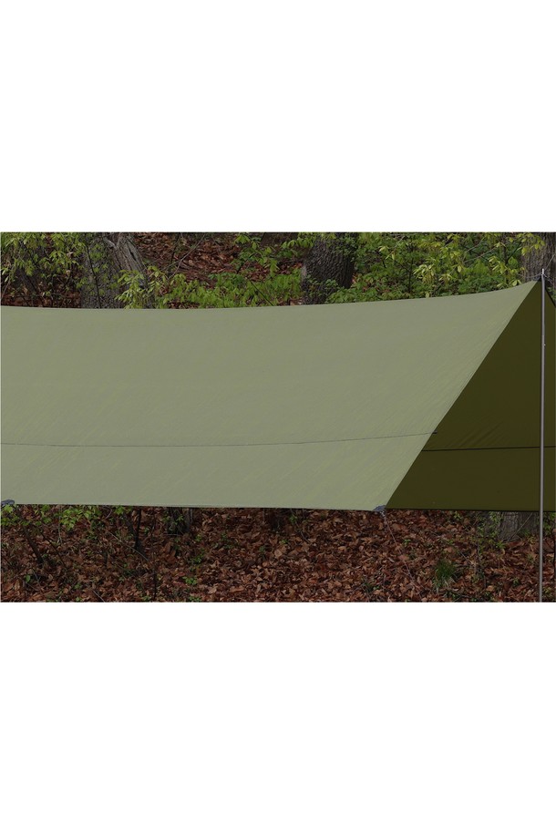 백컨트리 실타프 그란데 사각 대형 캠핑 렉타 타프는 4-8인용으로 사용하기 적합하며, 캠핑 및 아웃도어 활동에 유용한 사계절용 타프입니다. 440x440cm의 넉넉한 크기를 자랑하는 이 렉타 타프는 나일론 소재로 제작되어 방수 및 자외선 차단 기능을 제공합니다. 무지 패턴의 사각형 디자인이 돋보입니다.
