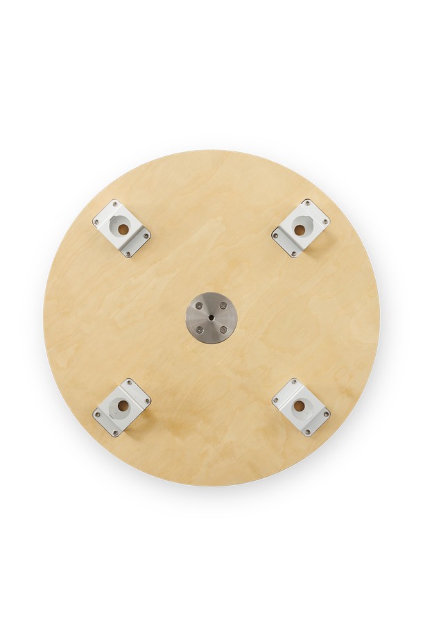 백컨트리 원형 우드 테이블 캠핑선반 캠핑테이블은 캠핑과 아웃도어 활동에 적합한 다목적 테이블입니다. 원형 디자인에 우드와 금속 소재를 사용하여 감성적인 분위기를 더하며, 3단 높이 조절 기능으로 좌식, 로우, 입식 등 다양한 환경에서 활용할 수 있습니다. 1/4인치 마운트 홀을 장착하여 카메라 삼각대와 연동하여 사용할 수 있어 편리합니다. 접이식으로 제작되어 수납과 이동이 용이하며, 미니멀한 스타일로 캠핑 공간의 활용성을 높여줍니다. 캠핑, 피크닉 등 야외 활동 시 감성적인 분위기를 연출하고 싶다면, 이 테이블을 추천합니다.
