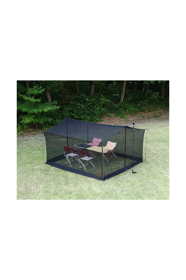 블랙 색상의 백컨트리 메쉬 텐트는 나일론과 메쉬 소재를 사용하여 통기성이 뛰어나며, UV 차단 기능까지 갖춰 캠핑과 아웃도어 활동에 적합합니다. 설치 크기는 300 x 240 x 171cm이며, 수납 크기는 33 x 16cm로 휴대성이 용이하고, 본체 무게는 1300g, 총중량은 1450g입니다. 단독 설치는 물론 타프 스크린 연결도 가능하며, 코너 스트랩 텐션 조절 및 6포인트 분리 기능으로 편리성을 더했고, 본체, 캐리백, V팩 10개, 팩 테이프, 코드 슬림 6세트가 함께 제공됩니다.
