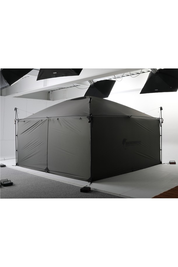 백컨트리 280쉘터 얼티메이트 이지폴 DAC는 캠핑 및 아웃도어 활동에 적합한 텐트 폴대입니다. 알루미늄 소재로 제작되었으며, 실버 색상으로 세련된 외관을 자랑합니다. 조립식으로 설치가 용이하며, SF 몰드 연결식, 볼 포켓 체결 방식, 지면 팩 고정 방식을 통해 안정적인 설치를 지원합니다. 총 무게는 3.0kg이며, 177-480mm 사이즈로 다양한 쉘터에 활용 가능합니다. 세로바 4개 (16mm), 가로바 4개 (14.5mm), 라운드 캡, SF 몰드 롱 팁, 탄성 밴드, 도클립 4개 등의 부품이 포함되어 사용자 편의성을 높였습니다.
