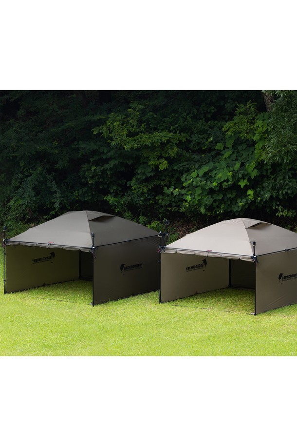 백컨트리 240쉘터 얼티메이트 텐트는 4인용 사이즈의 웜 그레이, 올리브 그린, 차콜 블랙 색상으로 제공되며, 캠핑 및 백패킹에 적합합니다. 나일론 립스탑 소재로 제작되어 방수 및 통기 기능이 뛰어나며, 경량으로 휴대하기 용이합니다. 메쉬 모기장, 환기창, 캐노피, 이지 폴 쉘터 고정 시스템, 프리어태치드 가이로프, 길이 조절 설정 테이프 등의 특징을 갖추고 있으며, 높이 조절(125-160cm)이 가능하고 트레킹폴/고정폴과 호환됩니다.
