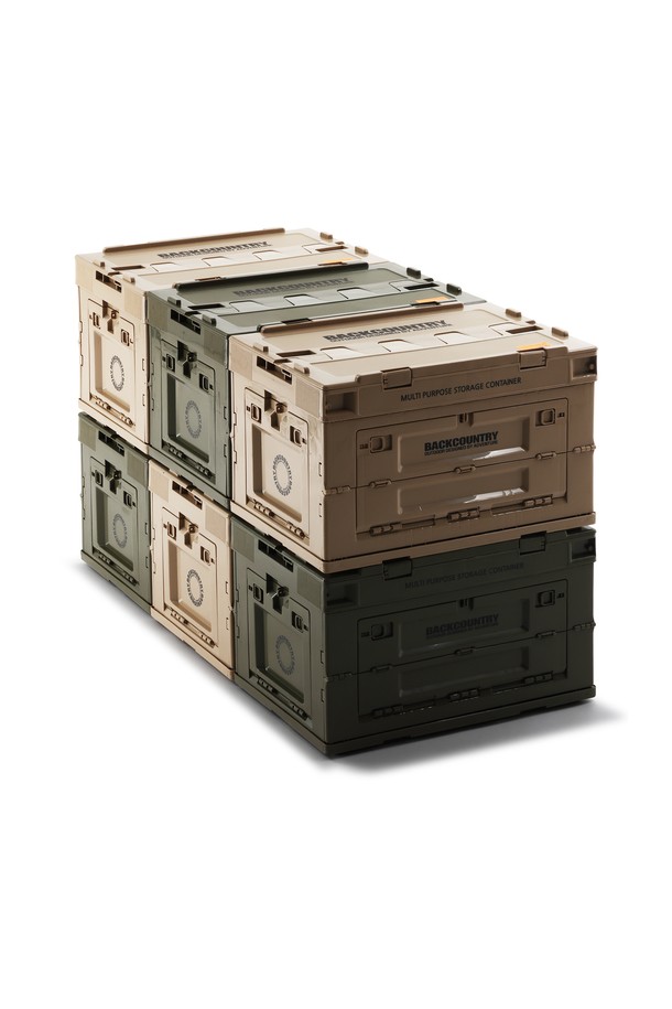 백컨트리 포터블 폴딩 스토리지 컨테이너 세트는 캠핑, 수납, 정리 등 다용도로 활용 가능한 50L 용량의 접이식 수납함입니다. 아미그린, 베이지 색상으로 출시되었으며, 폴리프로필렌 소재로 제작되어 10°C~60°C의 온도 내구성을 지니고 최대 15kg까지 적재 가능합니다. 접이식 디자인과 손잡이로 휴대가 용이하며, 외부 530x365x335mm, 내부 490x337x310mm, 접은 크기 530x365x90mm, 무게 3kg으로 실내외에서 편리하게 사용할 수 있습니다.
