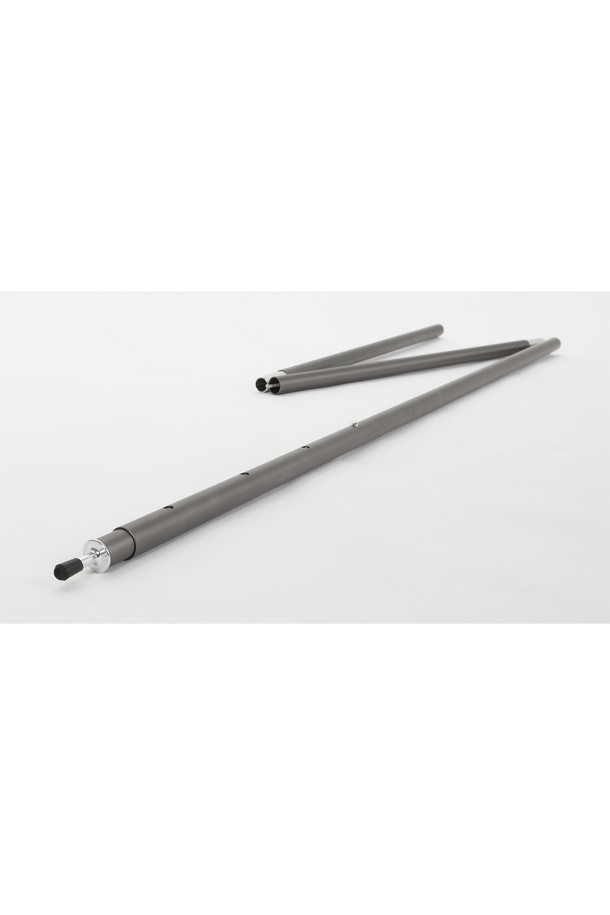 캠핑 및 아웃도어 활동에 적합한 백컨트리 업라이트 타프 폴은 알루미늄 소재로 제작되어 220-250cm까지 높이 조절이 가능한 텔레스코픽 타입의 접이식 폴대입니다. 프레스핏 시스템과 원섹션 업라이트 폴딩 시스템을 적용하여 설치가 용이하며, 실버 색상으로 세련된 디자인을 자랑합니다. 특히 미세 높이 조절 기능이 있어 실타프 설치에 유용하며, 텐트 지지대로도 활용할 수 있습니다.
