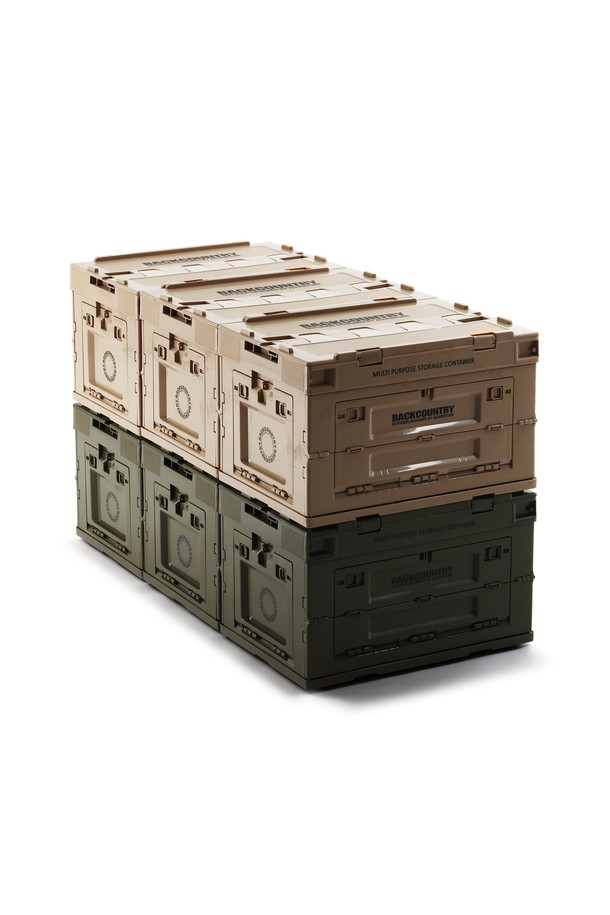 백컨트리 포터블 폴딩 스토리지 컨테이너 세트는 캠핑, 수납, 정리 등 다용도로 활용 가능한 50L 용량의 접이식 수납함입니다. 아미그린, 베이지 색상으로 출시되었으며, 폴리프로필렌 소재로 제작되어 10°C~60°C의 온도 내구성을 지니고 최대 15kg까지 적재 가능합니다. 접이식 디자인과 손잡이로 휴대가 용이하며, 외부 530x365x335mm, 내부 490x337x310mm, 접은 크기 530x365x90mm, 무게 3kg으로 실내외에서 편리하게 사용할 수 있습니다.
