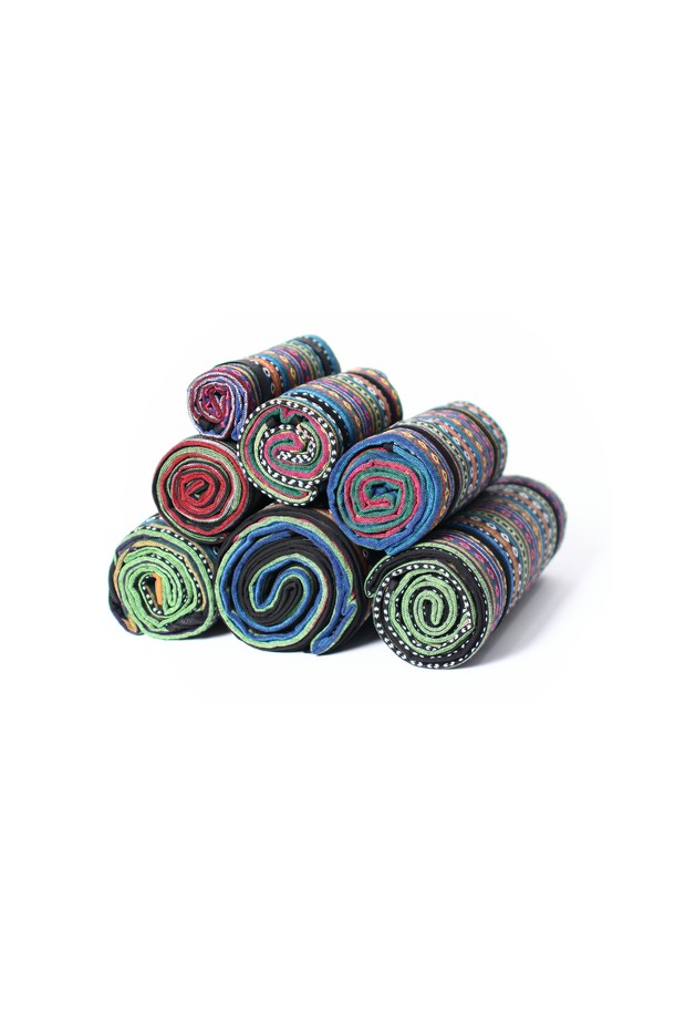 백컨트리 클래식매트는 캠핑과 백패킹에 적합하며, 텐트 내부 바닥에 사용하기 좋습니다. 면과 고밀도 원단을 사용하여 부드러운 촉감을 제공하며, 두꺼운 두께로 제작되었습니다. 실바 패턴 디자인에 방수, 발수 기능이 있으며, 지퍼 개폐, 열접착 방식, 탈색 저항성, 내수압 500mm, 유해물질 검사 합격 등의 특징을 갖춘 실바(SILVA 4) 텐트 전용 매트 돗자리입니다.
