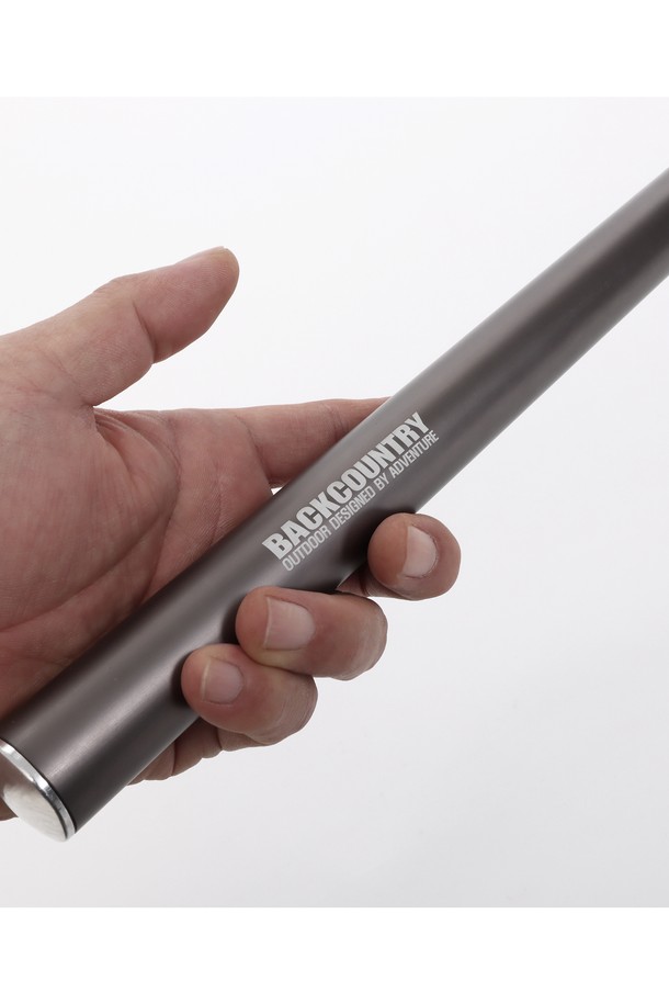 백컨트리 280TB 업라이트 타프 폴은 캠핑 및 아웃도어 활동에 적합한 알루미늄 소재의 텐트 지지대입니다. 실버/그레이 색상으로 제공되는 이 타프 폴은 280cm의 사이즈를 가지며, 접이식 및 분리형으로 휴대가 용이합니다. 타프 전용으로 설계된 업라이트 타입의 이 폴대는 튼튼한 지지력을 제공합니다.
