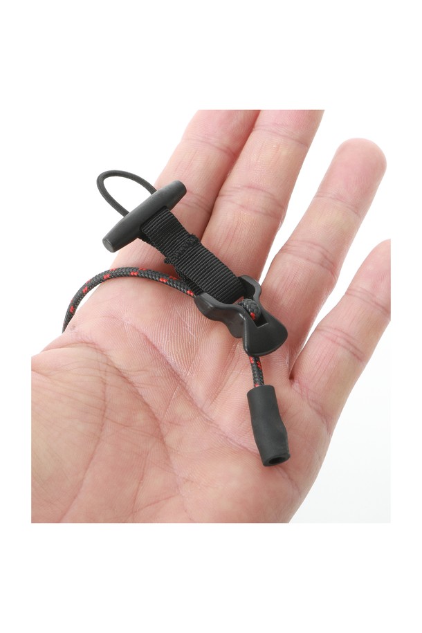 캠핑 시 유용한 백컨트리 악세서리 멀티 스트링 킷은 블랙/레드 색상, 2.17m 사이즈의 나일론, 고무 소재로 제작되었습니다. 토글 및 고무 밴드 시스템으로 매듭 없이 빠른 탈부착이 가능하며, 사이즈 조절 및 접이식 기능을 제공하여 보관이 용이합니다. 12.5g의 가벼운 무게와 토글, 고무 밴드, 웨빙 루프 구성품으로 이루어져 있으며, 범용 호환성을 자랑합니다.
