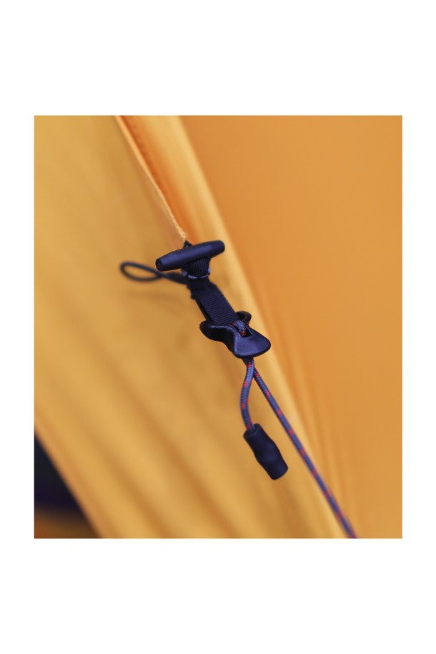 캠핑 시 유용한 백컨트리 악세서리 멀티 스트링 킷은 블랙/레드 색상, 2.17m 사이즈의 나일론, 고무 소재로 제작되었습니다. 토글 및 고무 밴드 시스템으로 매듭 없이 빠른 탈부착이 가능하며, 사이즈 조절 및 접이식 기능을 제공하여 보관이 용이합니다. 12.5g의 가벼운 무게와 토글, 고무 밴드, 웨빙 루프 구성품으로 이루어져 있으며, 범용 호환성을 자랑합니다.
