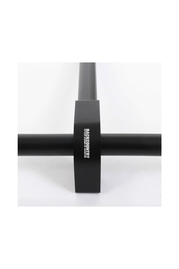 캠핑 및 아웃도어 활동에 적합한 백컨트리 360쉘터 얼티메이트 이지폴은 알루미늄 소재로 제작된 조립식 텐트입니다. 360 사이즈의 이 텐트는 이지폴 기능이 있으며, 가로바 4세트, 세로바 4세트, 파우치로 구성되어 있고 무게는 5.3kg, 길이는 22m 76cm입니다. 알루미늄 몰드 팁과 탄성밴드가 특징이며, 가로바는 미포함입니다.
