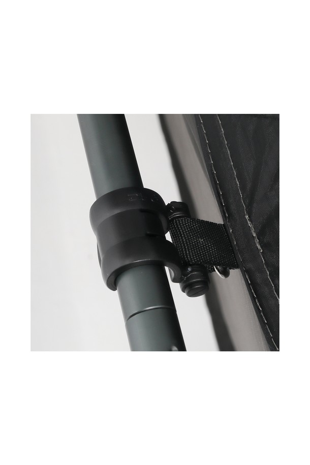 백컨트리 280쉘터 얼티메이트 이지폴 DAC는 캠핑 및 아웃도어 활동에 적합한 텐트 폴대입니다. 알루미늄 소재로 제작되었으며, 실버 색상으로 세련된 외관을 자랑합니다. 조립식으로 설치가 용이하며, SF 몰드 연결식, 볼 포켓 체결 방식, 지면 팩 고정 방식을 통해 안정적인 설치를 지원합니다. 총 무게는 3.0kg이며, 177-480mm 사이즈로 다양한 쉘터에 활용 가능합니다. 세로바 4개 (16mm), 가로바 4개 (14.5mm), 라운드 캡, SF 몰드 롱 팁, 탄성 밴드, 도클립 4개 등의 부품이 포함되어 사용자 편의성을 높였습니다.
